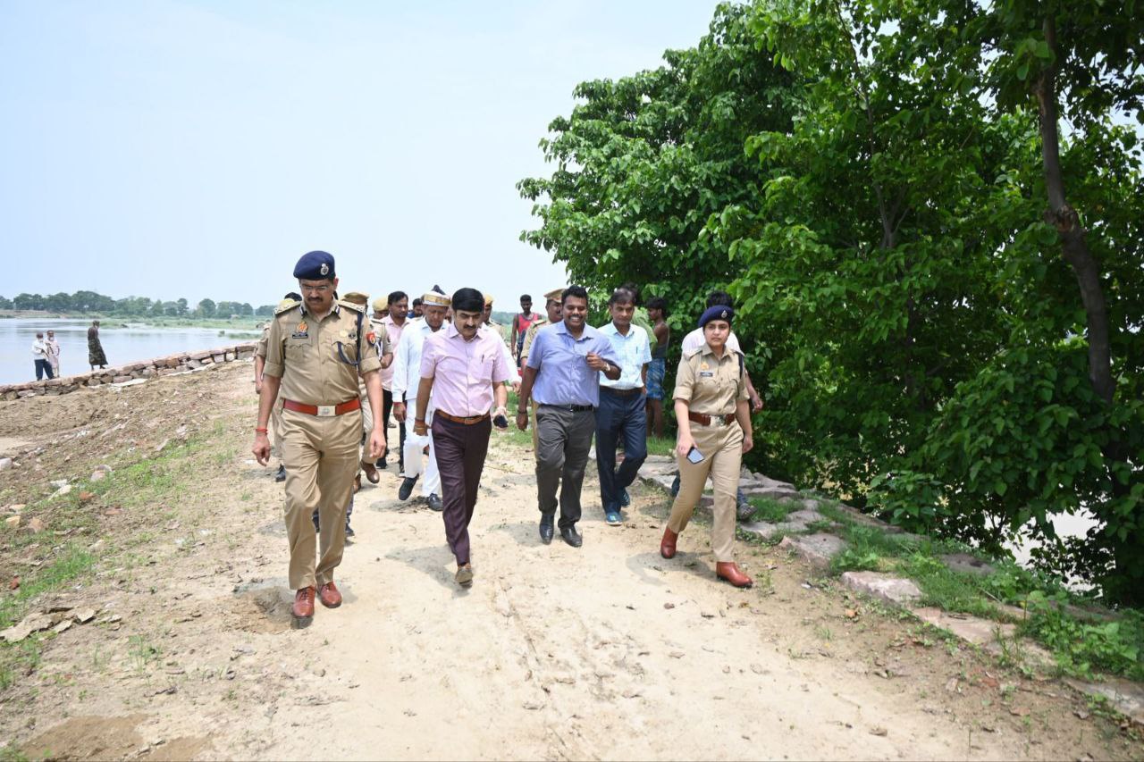 BASHTI सिद्धार्थ नगर जिले में कानून व्यवस्था तथा बाढ़ प्रभावित क्षेत्रों का जायजा